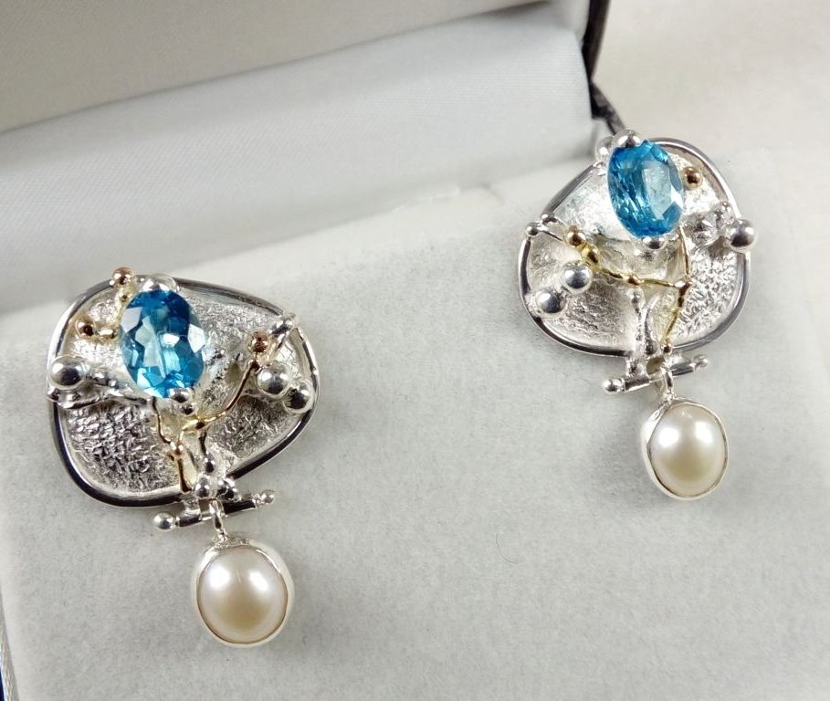 gregory pyra piro handcrafted earrings 3251, one of a kind earrings made from gold and silver, mixed metal jewellery made from silver and gold, handcrafted earrings with blue topaz and pearls, handcrafted jewellery with faceted gemstones and pearls, earrings sold in art and craft galleries