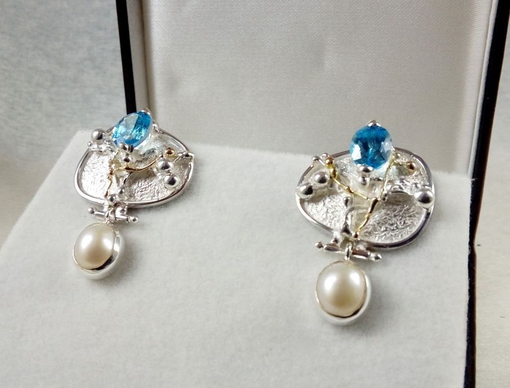 gregory pyra piro handcrafted earrings 3251, one of a kind earrings made from gold and silver, mixed metal jewellery made from silver and gold, handcrafted earrings with blue topaz and pearls, handcrafted jewellery with faceted gemstones and pearls, earrings sold in art and craft galleries