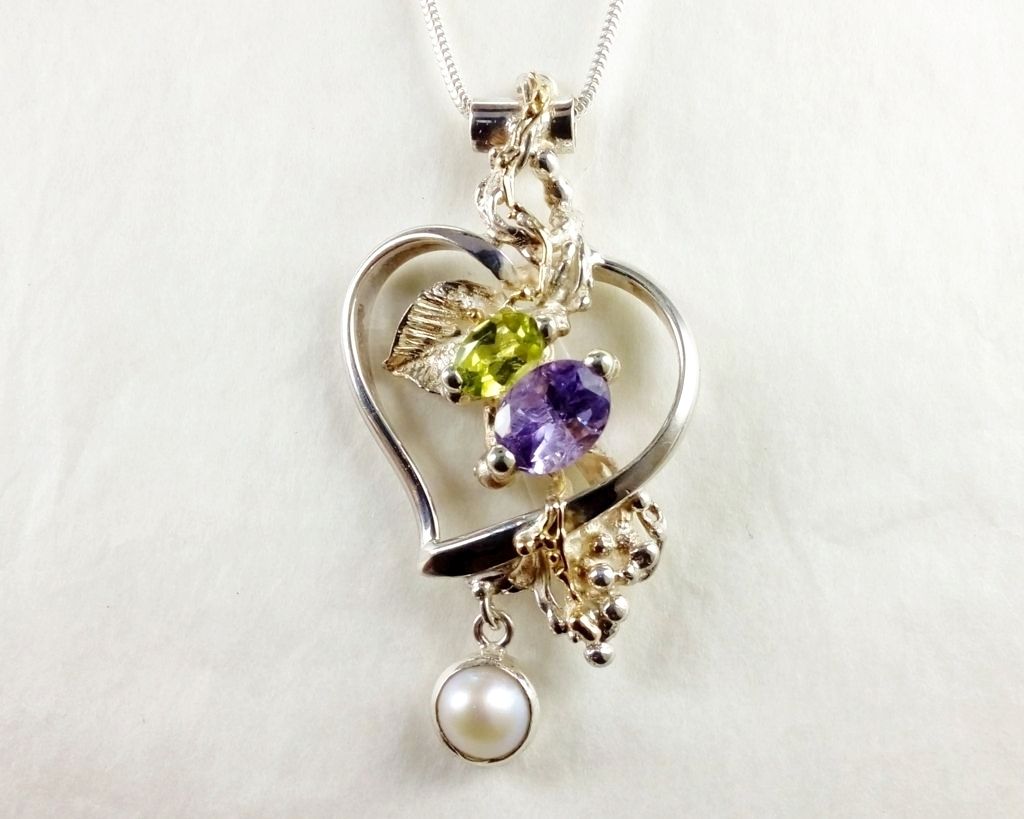 Gregory Pyra Piro Herzanhänger Artikelnummer 27142, handgefertigter Schmuck mit Amethyst, handgefertigter Schmuck mit Perlen, Ohrringe mit Perlen und Amethysten, Ohrringe mit Farbedelsteinen und Naturperlen, Schmuck mit echten Edelsteinen und Perlen, Schmuck mit Perlen und Farbedelsteinen, Schmuck gezeigt jewelery auf Pinterest, wo Sie Schmuck im klassischen Stil finden und kaufen können, Zeitgenössischer Schmuck für Frauen mit Farbedelsteinen