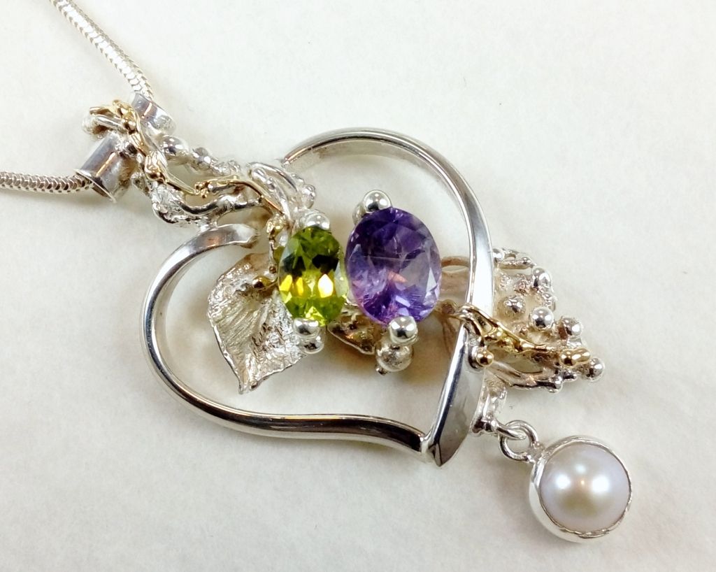 gregory pyra piro Herzanhänger Artikelnummer 27142, Schmuck in Kunsthandwerksgalerien, handgefertigter Schmuck mit Amethyst, handgefertigter Schmuck mit Perlen, Ohrringe mit Perlen und Amethysten, Ohrringe mit Farbedelsteinen und Naturperlen, Schmuck mit echten Edelsteinen und Perlen, Schmuck mit Perlen und Farbedelsteinen, Schmuck gezeigt jewelery auf Pinterest, wo Sie Schmuck im klassischen Stil finden und kaufen können, Zeitgenössischer Schmuck für Frauen mit Farbedelsteinen