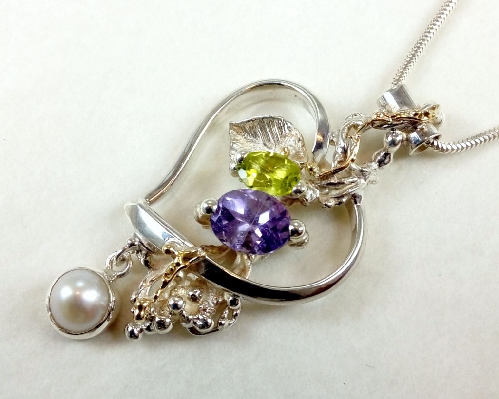 gregory pyra piro hjärta hänge 27142, smycken som säljs i hantverksgallerier, handgjorda smycken med ametist, handgjorda smycken med pärlor, örhängen med pärlor och ametister