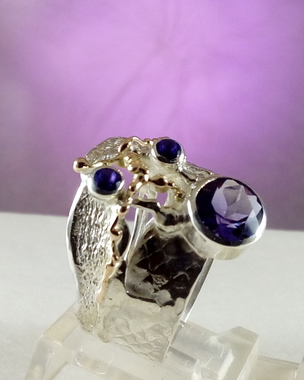 Ring Artikelnummer 7320, wo man handgemachten Schmuck von Künstlern kaufen kann, Ringe mit natürlichen Edelsteinen und Perlen, handgemachter Ring mit Amethyst, Sterlingsilber und 14 Karat Goldring, Gregory Pyra Piro Ring 6820, handgemachten Schmuck mit Lieferung nach Hause kaufen