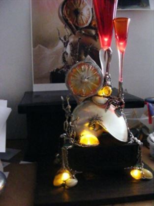 Gregory Pyra Piro Horloge Sculpture, argent 925 et or 18 ct., Nautilidae, Bois de Chêneambre, Druse, P&eacute;ridot, Grenat, Am&eacute;thyste, Perle