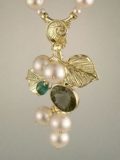 Gregory Pyra Piro Collier Broche en Or 750 avec Perles, Tourmaline Verte, et Em&eacute;raude