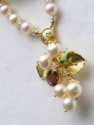 Gregory Pyra Piro Collier Broche en Or 750 avec Perles, Tourmaline Rose, et P&eacute;ridot