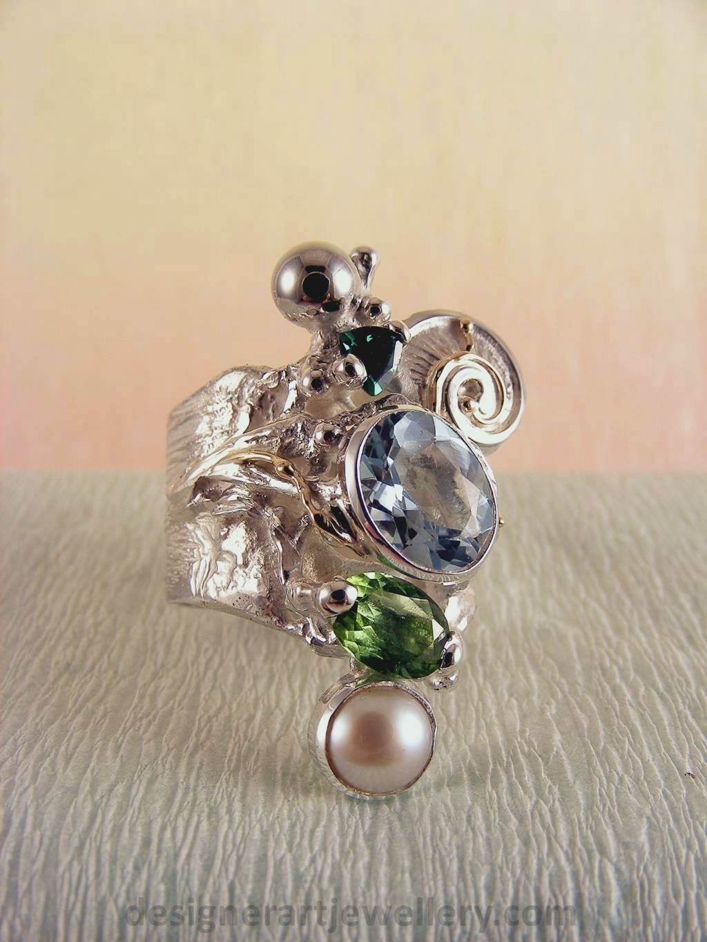 gregory pyra piro handcrafted ring 1441, ring made from silver and gold with gemstones and pearls, jewellery auctions with rings and collectibles and jewellery shown in art and craft galleries, handcrafted rings for women with blue topaz and peridot, handcrafted rings for women with green tourmaline and pearl