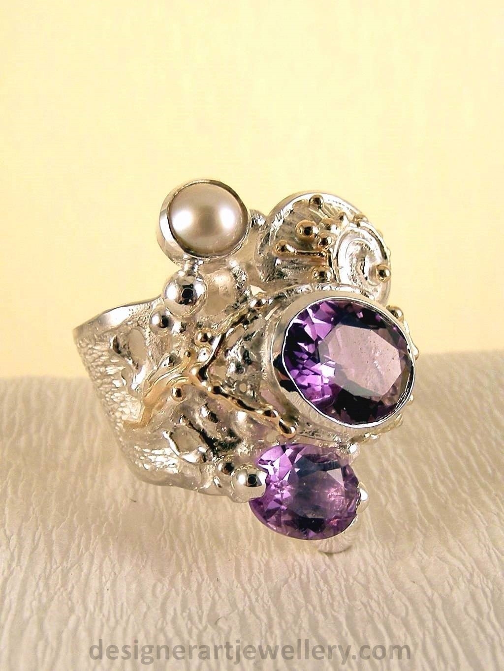 gregory pyra piro handcrafted ring 8442, one of a kind ring made from gold and silver with amethyst and pearl, rings for women with faceted gemstones and pearls, rings and jewellery shown in art and craft galleries, ring made from mixed metal of silver and gold, ring made by artist with jewellery making experience, goldsmithing with mixed metals of silver and gold