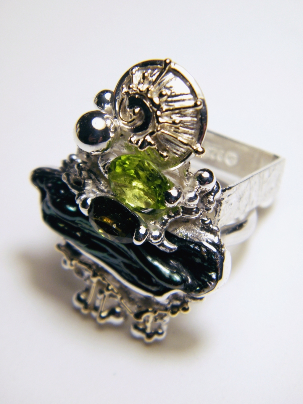 jewellery in art and craft galleries, jewellery and rings shown in international jewellery shows and fairs, one of a kind rings handmade by artist, gregory pyra piro one of a kind square ring #1080, square ring with green tourmaline and peridot, one of a kind ring handmade by artist with green tourmaline and biwa pearl