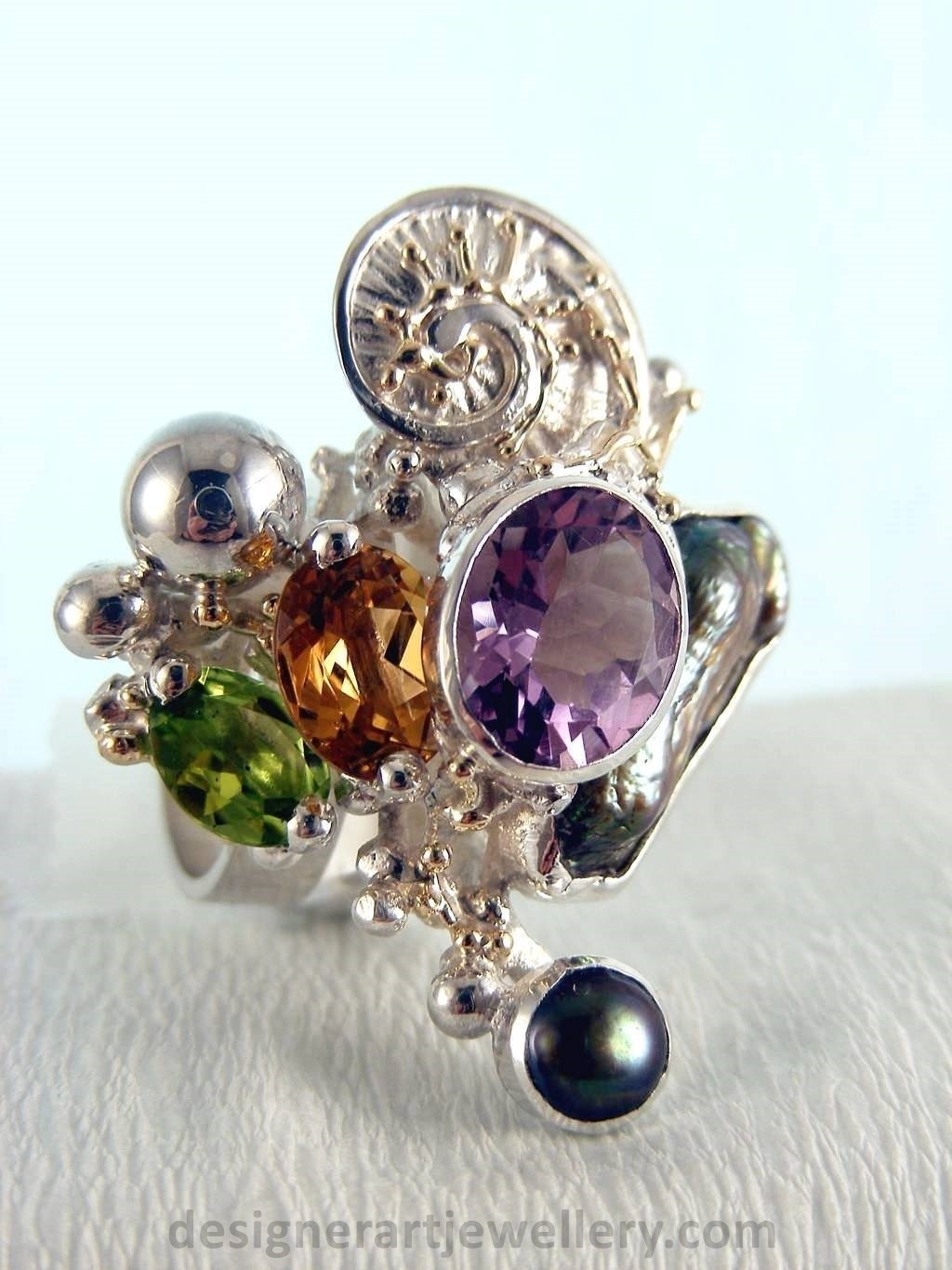 one of a kind ring in silver and gold, one of a kind mixed metal jewellery, gregory pyra piro cyber ring 1565, art jewellery in silver and gold, cyber rings for women with citrine and peridot, cyber rings for women with amethyst and peridot