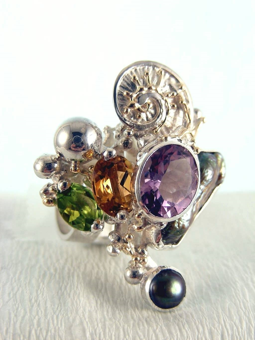 módní šperky, modní styl, sběratelská položka, šperky vyrobené ze stříbra a zlata, olivín, ametyst, granát, citrín, perla, Gregory Pyra Piro prstýnek čís. 1565