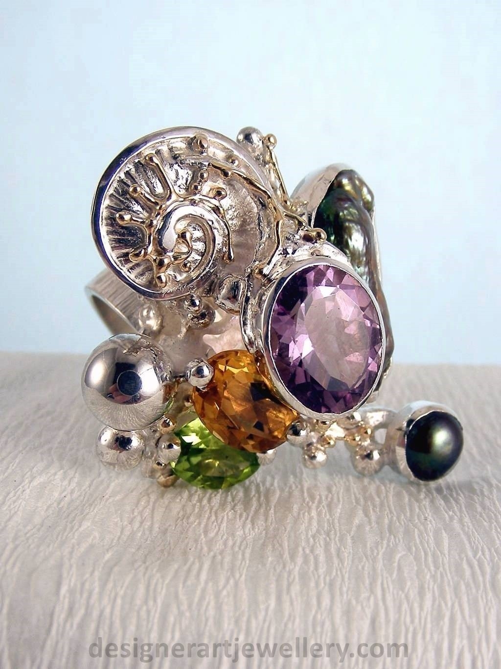 one of a kind ring in silver and gold, one of a kind mixed metal jewellery, gregory pyra piro cyber ring 1565, art jewellery in silver and gold, cyber rings for women with citrine and peridot, cyber rings for women with amethyst and peridot