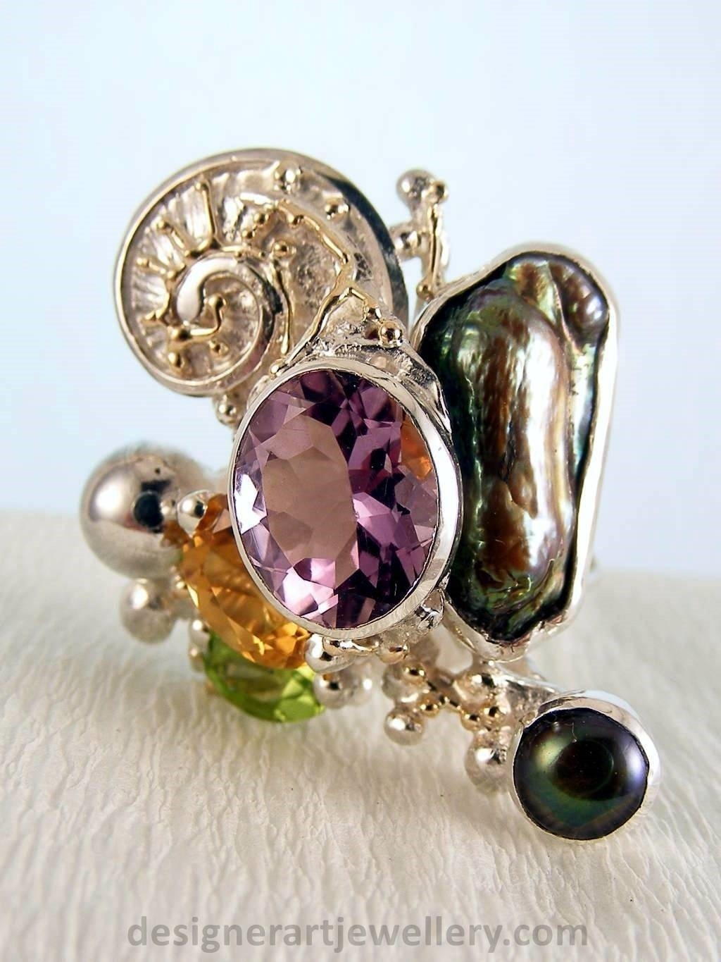 one of a kind ring in silver and gold, one of a kind mixed metal jewellery, gregory pyra piro cyber ring 1565, art jewellery in silver and gold, cyber rings for women with citrine and peridot, cyber rings for women with amethyst and peridot