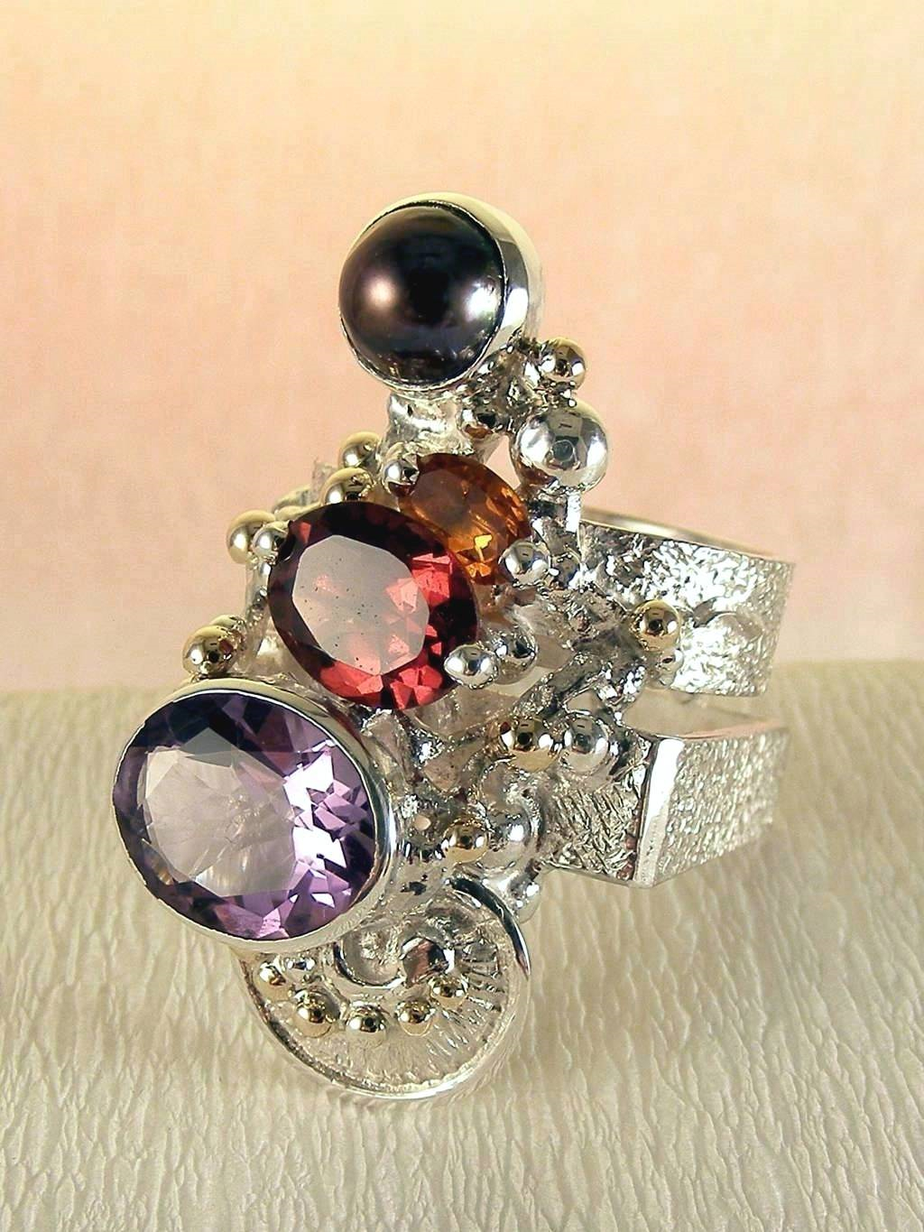 módní šperky, modní styl, sběratelská položka, šperky vyrobené ze stříbra a zlata, ručně vyráběný prsten s ametystem a granátem, ručně vyráběný prsten s citrinem a granátem, ručně vyráběný prsten s granátem a perlou, ručně vyráběný prsten s ametystem a perlou, Gregory Pyra Piro prstýnek 2631