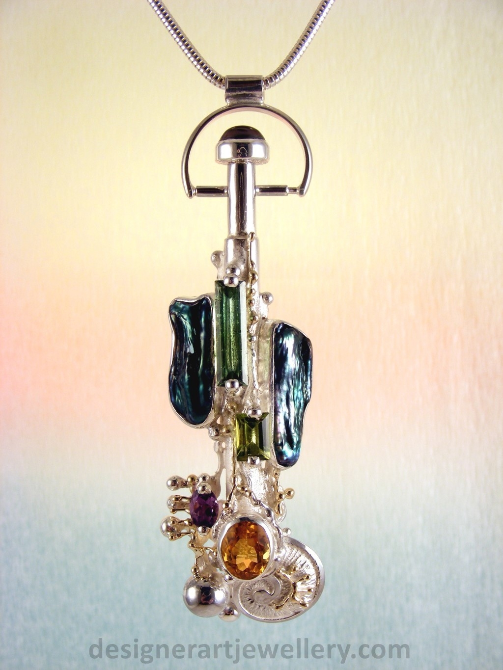 gregory pyra piro 彫刻の概念的なペンダントアンフォラ 9834、宝石と真珠を備えたシルバーとゴールドの手作りアンフォラペンダント、グリーントルマリンとパールを備えた香水瓶ペンダントアンフォラ、アメジストとペリドットを備えた香水瓶ペンダントアンフォラ、シトリンとガーネットを備えた香水瓶ペンダントアンフォラ、シトリンとガーネットを備えた香水瓶ペンダントアンフォラ、ペンダント メーカー、アートギャラリーで販売されているジュエリー