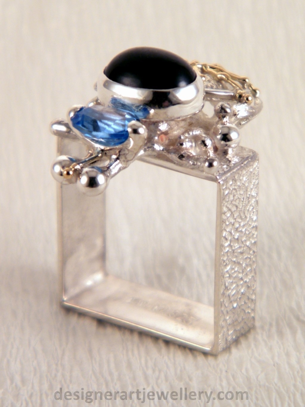 gregory pyra piro bijoux d'auteur, bijoux d'auteur or 14 ct et argent 925 avec pierres et perles, bijoux lux avec perles et pierres de créateur, bijoux d'art gregory pyra piro, bijoux avec perles naturelles et pierres précieuses, bijoux d'auteur artisanaux, argent et or bijoux, boutique et galerie bijoux, bijoux fait par des artisans, bijou lux pierrres or 14 ct et argent 925, bijoux contemporains pierres argent 925 et or 14 ct, gregory pyra piro bague artisanale 1625