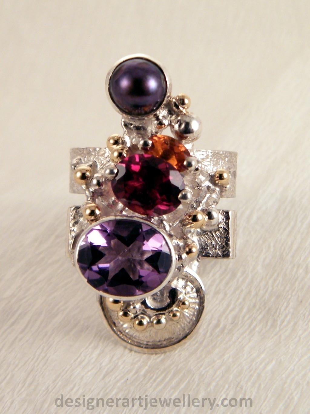 bijoux contemporains avec améthyste et grenat, bijoux d'art avec citrine et grenat, bijou fait main avec grenat et perle, argent 925 et or 14 carat bague avec améthyste et perle, bijou contemporain avec citrine et grenat, bijou artisanal avec grenat et citrine, bague avec perle et pierres, gregory pyra piro bijoux d'auteur, bijoux d'auteur or 14 ct et argent 925 avec pierres et perles, bijoux lux avec perles et pierres de créateur, bijoux d'art gregory pyra piro, bijoux avec perles naturelles et pierres précieuses, bijoux d'auteur artisanaux, argent et or bijoux, boutique et galerie bijoux, bijoux fait par des artisans, bijou lux pierrres or 14 ct et argent 925, bijoux contemporains pierres argent 925 et or 14 ct, gregory pyra piro bague artisanale 2631