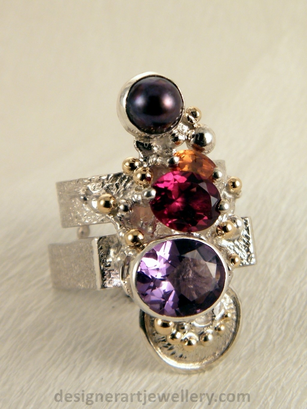 bijoux contemporains avec améthyste et grenat, bijoux d'art avec citrine et grenat, bijou fait main avec grenat et perle, argent 925 et or 14 carat bague avec améthyste et perle, bijou contemporain avec citrine et grenat, bijou artisanal avec grenat et citrine, bague avec perle et pierres, gregory pyra piro bijoux d'auteur, bijoux d'auteur or 14 ct et argent 925 avec pierres et perles, bijoux lux avec perles et pierres de créateur, bijoux d'art gregory pyra piro, bijoux avec perles naturelles et pierres précieuses, bijoux d'auteur artisanaux, argent et or bijoux, boutique et galerie bijoux, bijoux fait par des artisans, bijou lux pierrres or 14 ct et argent 925, bijoux contemporains pierres argent 925 et or 14 ct, gregory pyra piro bague artisanale 2631