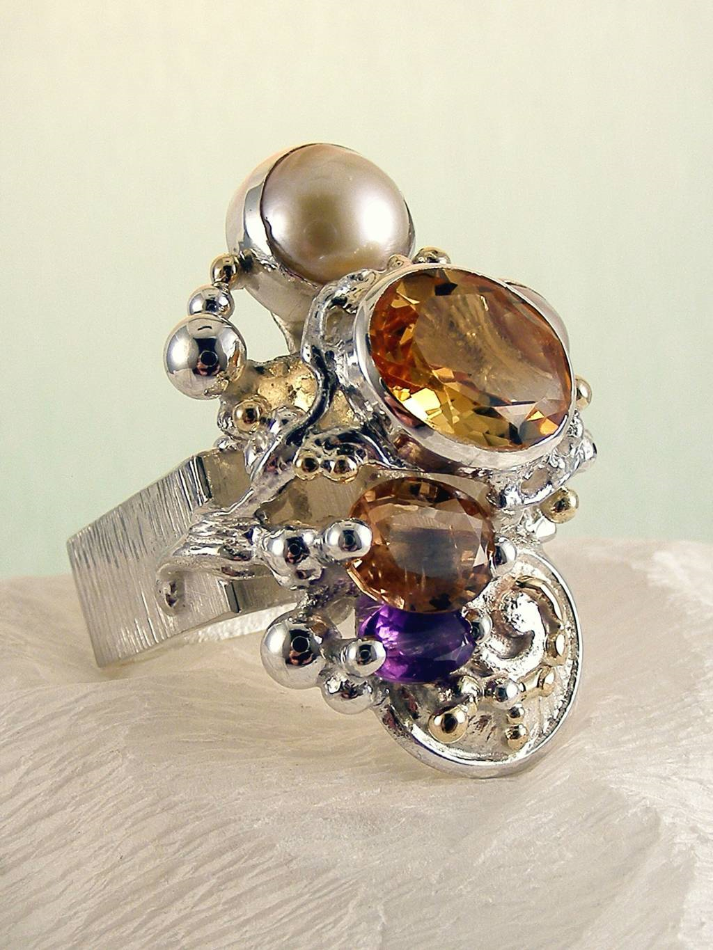 prsten ze stříbra a zlata, prsten s turmalínem a ametystem, prsten s citrinem a perlami, módní šperky, modní styl, sběratelská položka, Gregory Pyra Piro kvadrátový prstýnek 4291