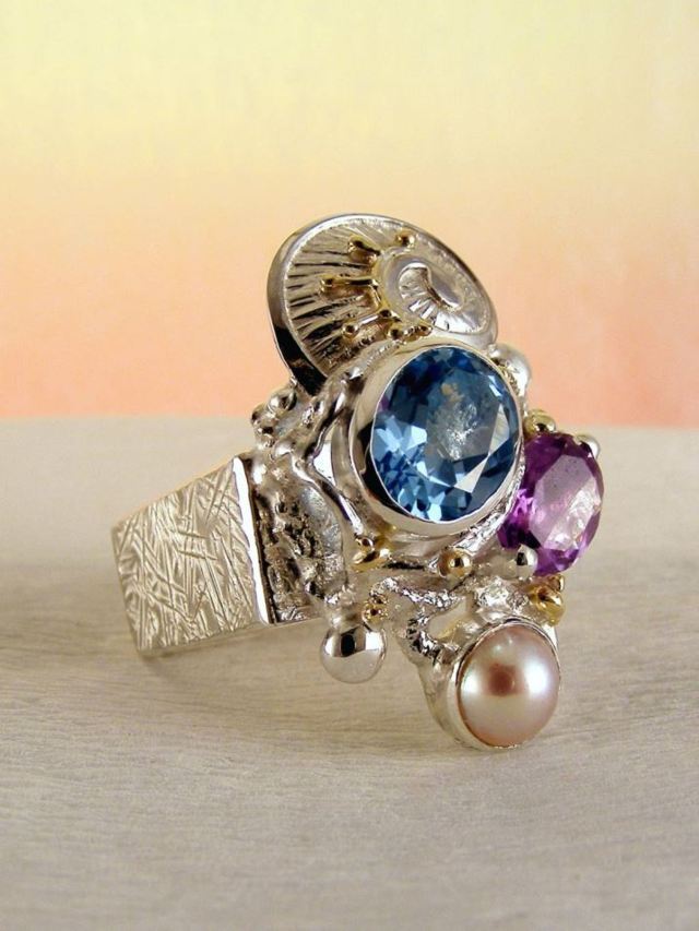 серебро и 14-каратное золото, голубой топаз, аметист, жемчуг, Григорий Пыра Пиро квадратной формы кольцо 2855
