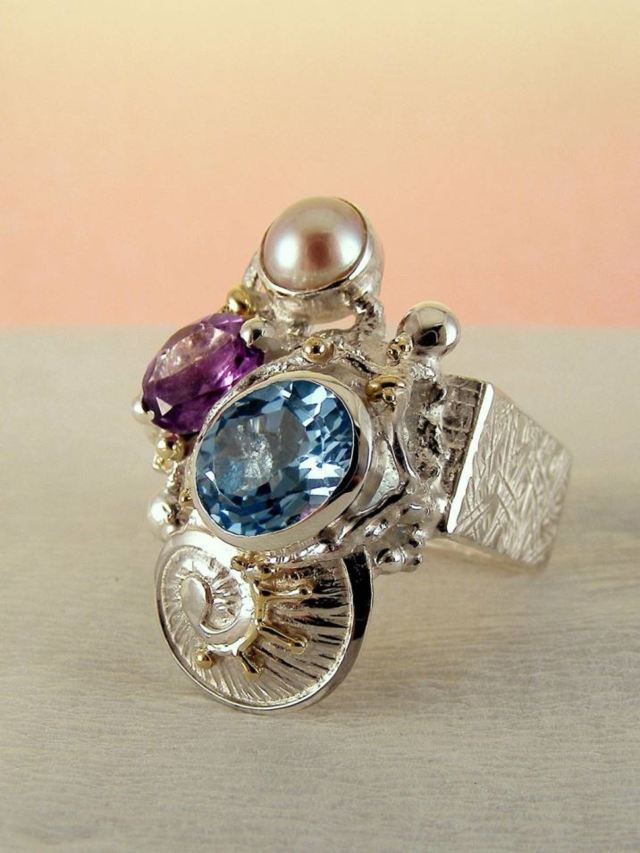 серебро и 14-каратное золото, голубой топаз, аметист, жемчуг, Григорий Пыра Пиро квадратной формы кольцо 2855