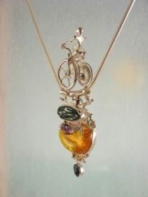 módní šperky, modní styl, sběratelská položka, šperky vyrobené ze stříbra a zlata, jantar, ametyst, perly, Gregory Pyra Piro přívěsek 2533