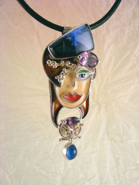 Original Håndlavede Smycken med Emalj, ädelstenar, Glas og Perler 1808